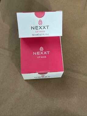NEXXT  Lip Mask - Hydrating Lip Balm & Gloss